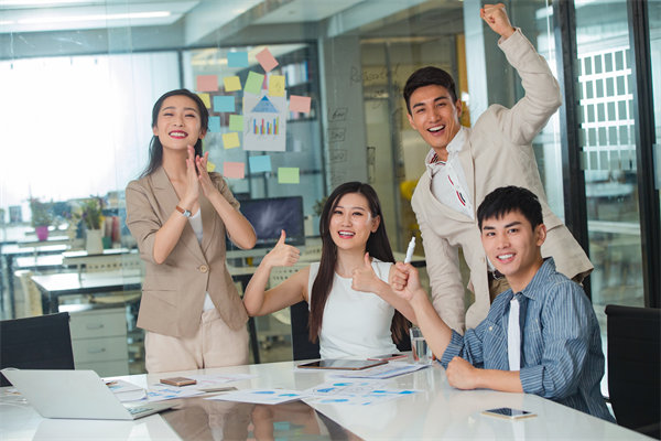社會(huì)責(zé)任與績(jī)效管理：承擔(dān)社會(huì)責(zé)任，提升企業(yè)形象