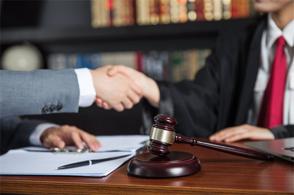 薪酬管理中如何確保合法合規(guī)，避免法律風(fēng)險？