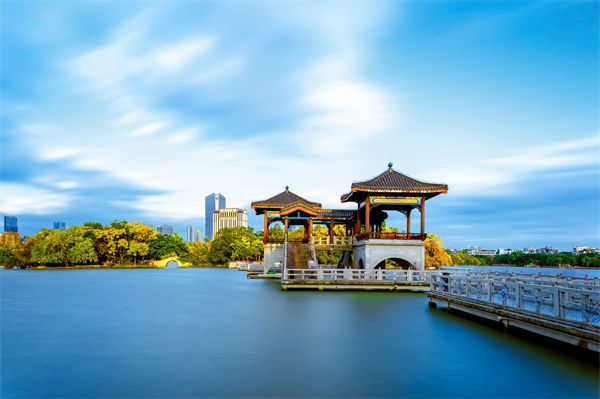 惠州戰(zhàn)略咨詢公司如何為企業(yè)定制長遠發(fā)展規(guī)劃？