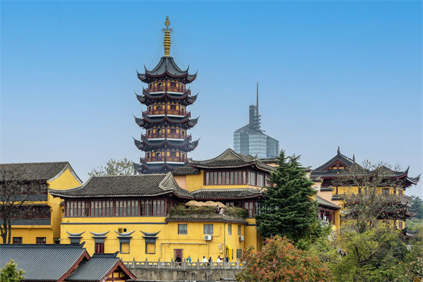 南京戰(zhàn)略咨詢公司如何助力企業(yè)實(shí)現(xiàn)長遠(yuǎn)發(fā)展？