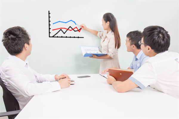 績(jī)效咨詢過(guò)程中，如何確保咨詢方案的落地實(shí)施？