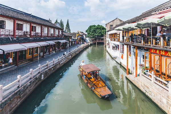 以文化賦能經(jīng)濟(jì)社會(huì)發(fā)展，企業(yè)營銷管理對此有何啟發(fā)？