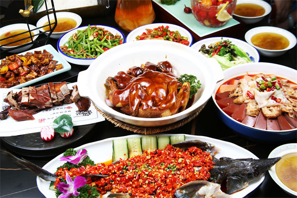 今年擴(kuò)消費(fèi)怎么干？各大企業(yè)如何根據(jù)政策發(fā)力？